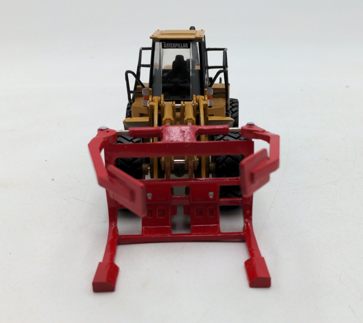 Norscot 55026 1:50 Caterpillar 980G Forest Machine w/Tire Changer - Custom EX