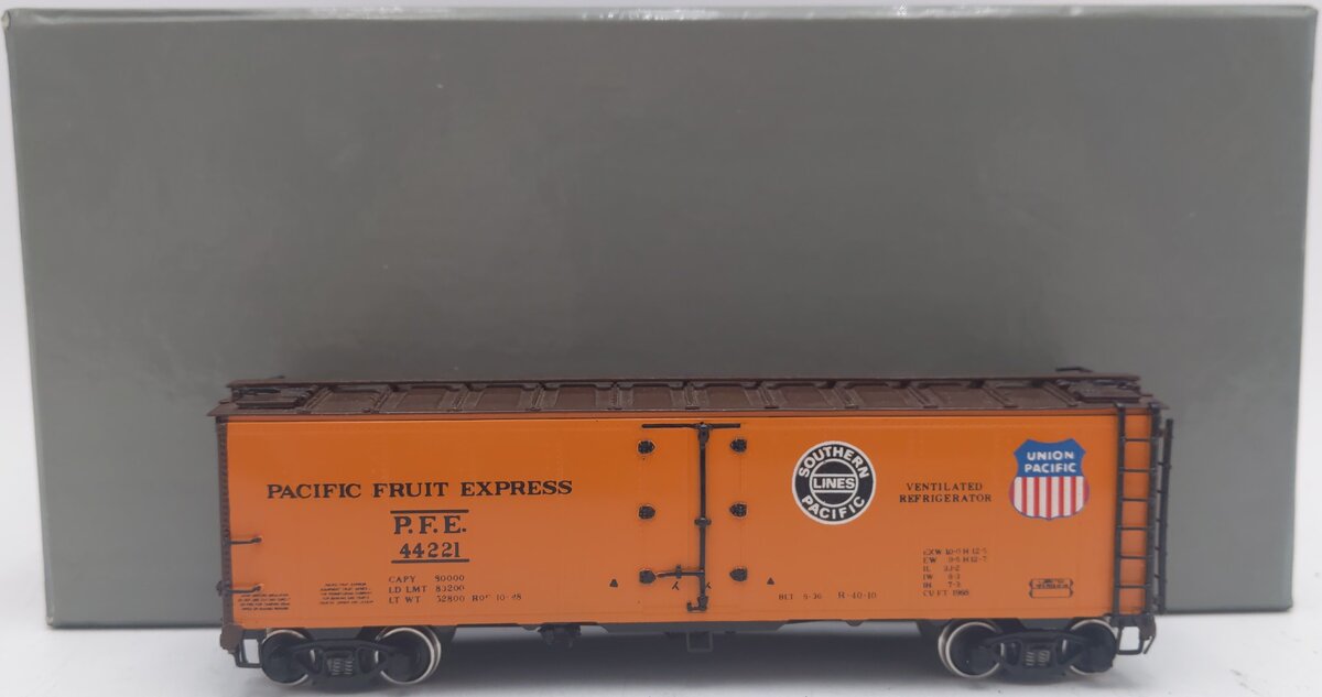 Challenger Imports 2136.1 HO Brass PFE Class R40-10 Steel Refrigerator Car #2117 EX/Box