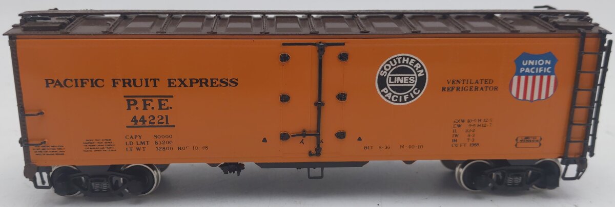 Challenger Imports 2136.1 HO Brass PFE Class R40-10 Steel Refrigerator Car #2117 EX/Box