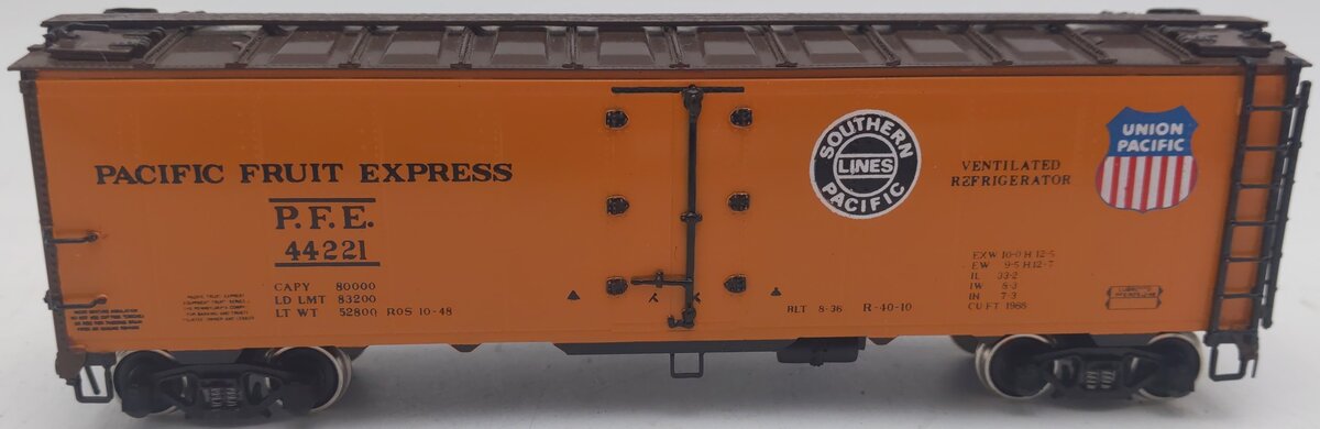 Challenger Imports 2136.1 HO Brass PFE Class R40-10 Steel Refrigerator Car #2117 EX/Box