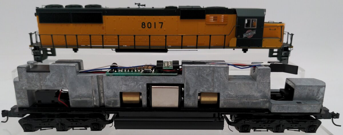 Proto 2000 23483 HO CNW SD60 Diesel Locomotive #8017 LN/Box