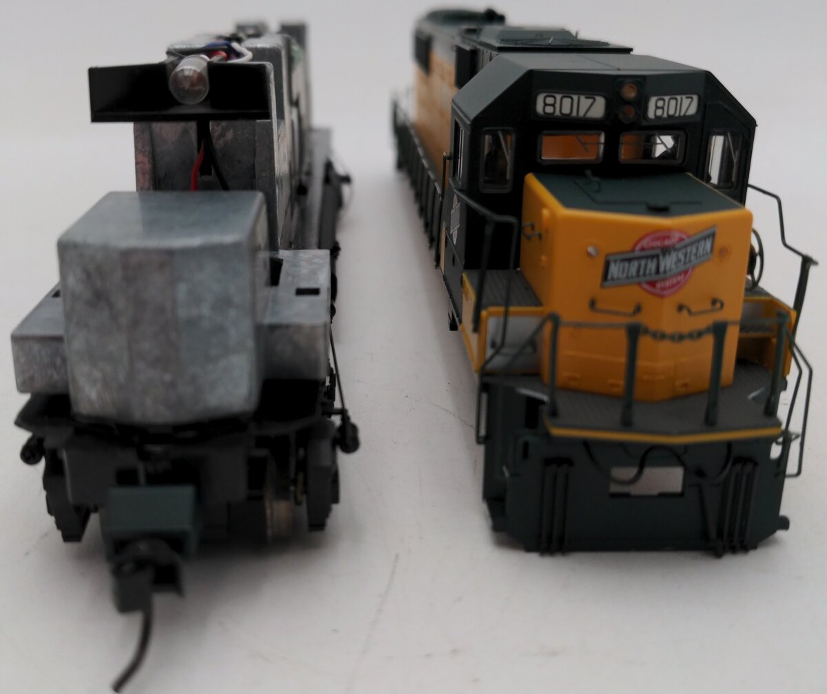 Proto 2000 23483 HO CNW SD60 Diesel Locomotive #8017 LN/Box