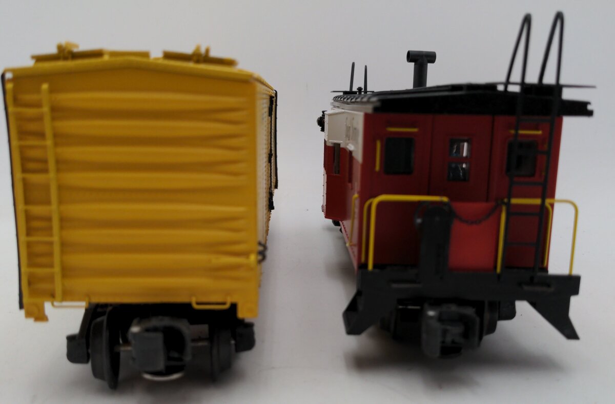 Assorted O Gauge Freight Cars [2] VG