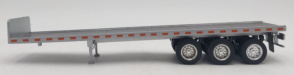 1:50 Scale Die-Cast Tri-Axle Flatbed Trailer LN
