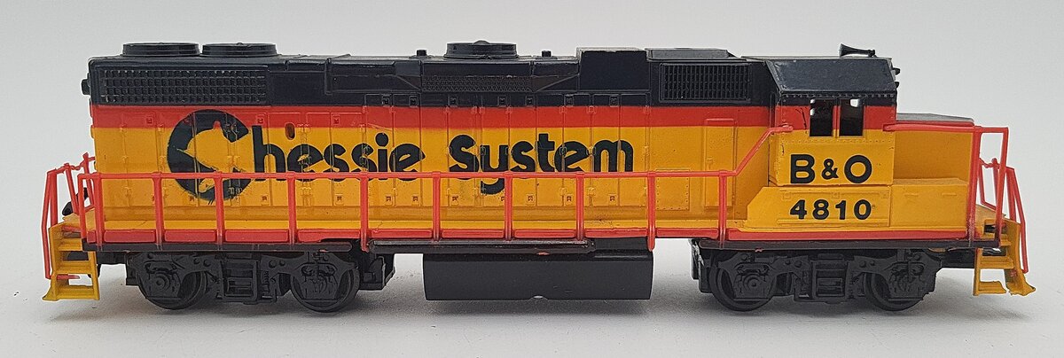 Life Like 8288 HO Chessie GP-38 Low-Nose Diesel Locomotive #4810 VG