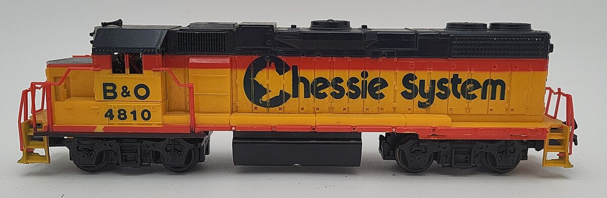 Life Like 8288 HO Chessie GP-38 Low-Nose Diesel Locomotive #4810 VG