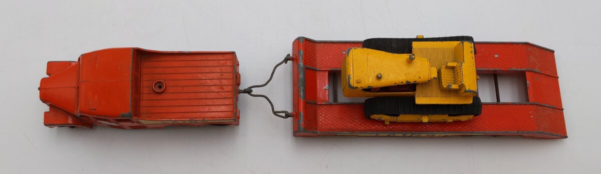 Matchbox K-8 King Size Laing Prime Mover & Transporter w/Caterpillar Tractor VG