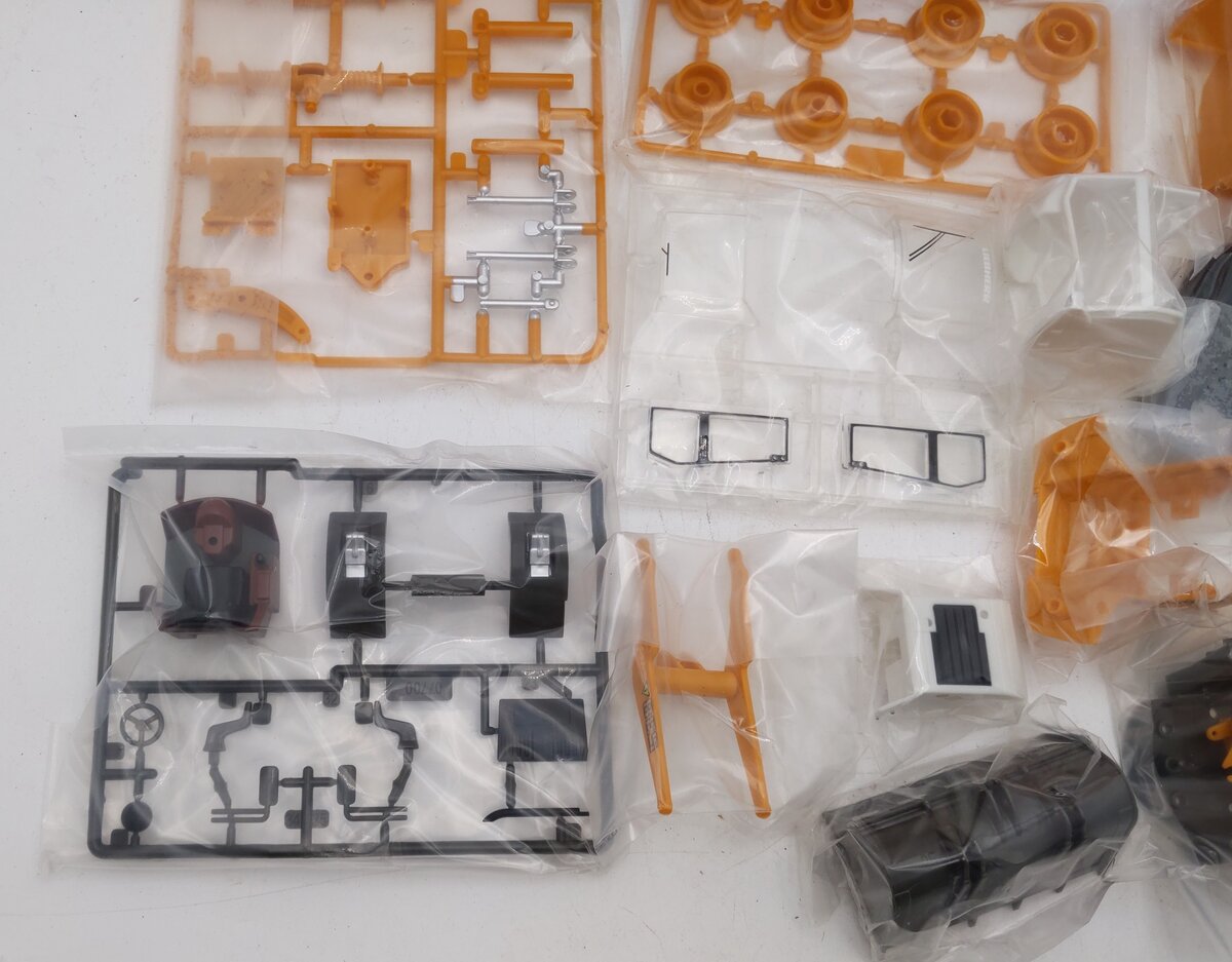 Revell 07700 1/32 Scale Leibherr Radlader Easykit LN/Box