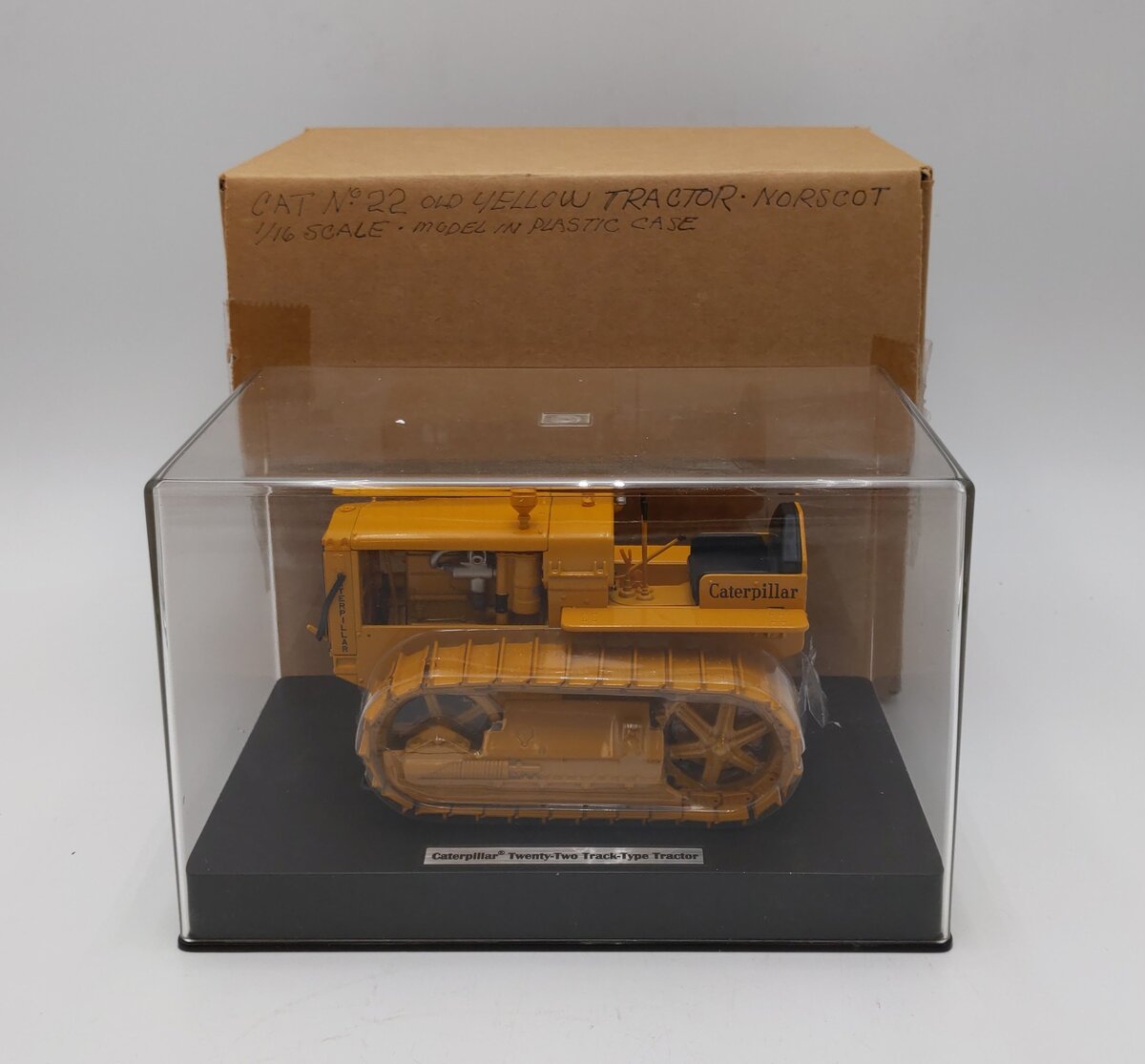 Norscot 55154 1:16 Scale Caterpillar 22 Track-Type Tractor LN