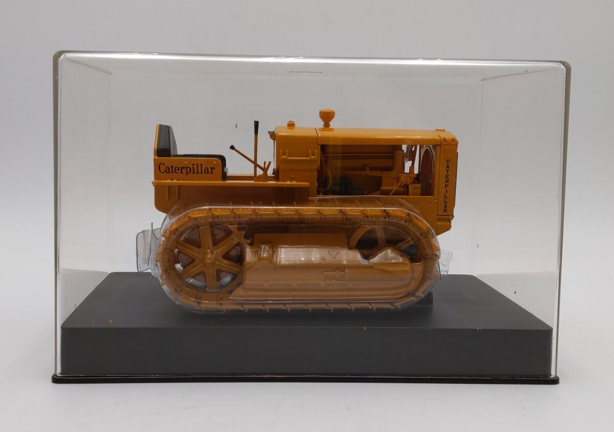 Norscot 55154 1:16 Scale Caterpillar 22 Track-Type Tractor LN