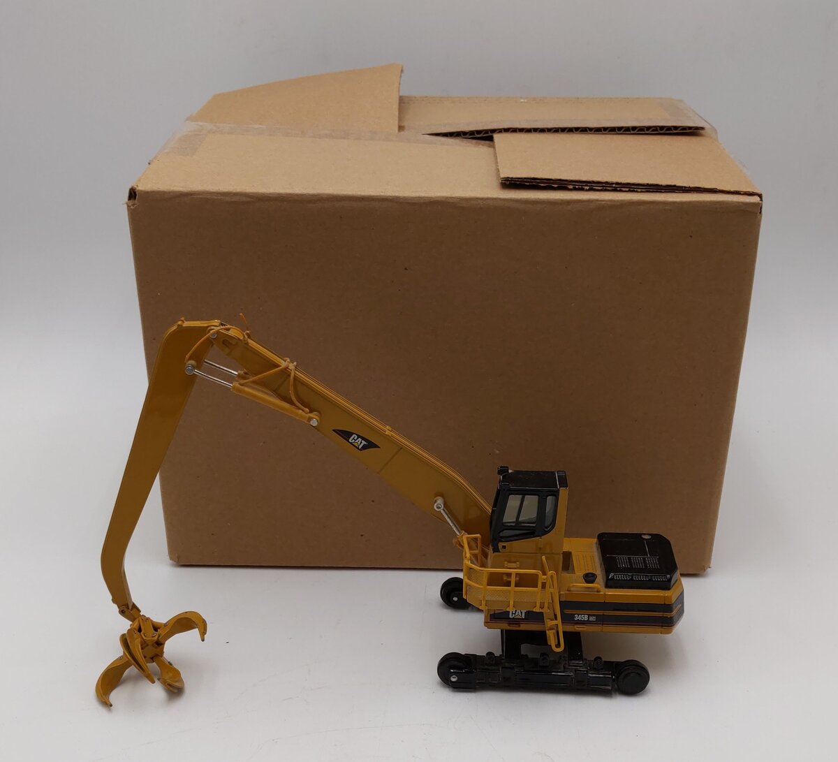 Norscot 55080 1:50 CAT 345B Series II Material Handler w/Work Tools