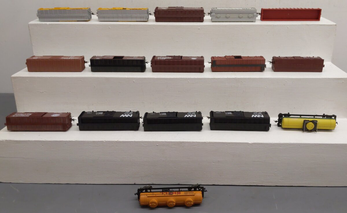 Tyco & Other HO Assorted Freight Cars [16] EX