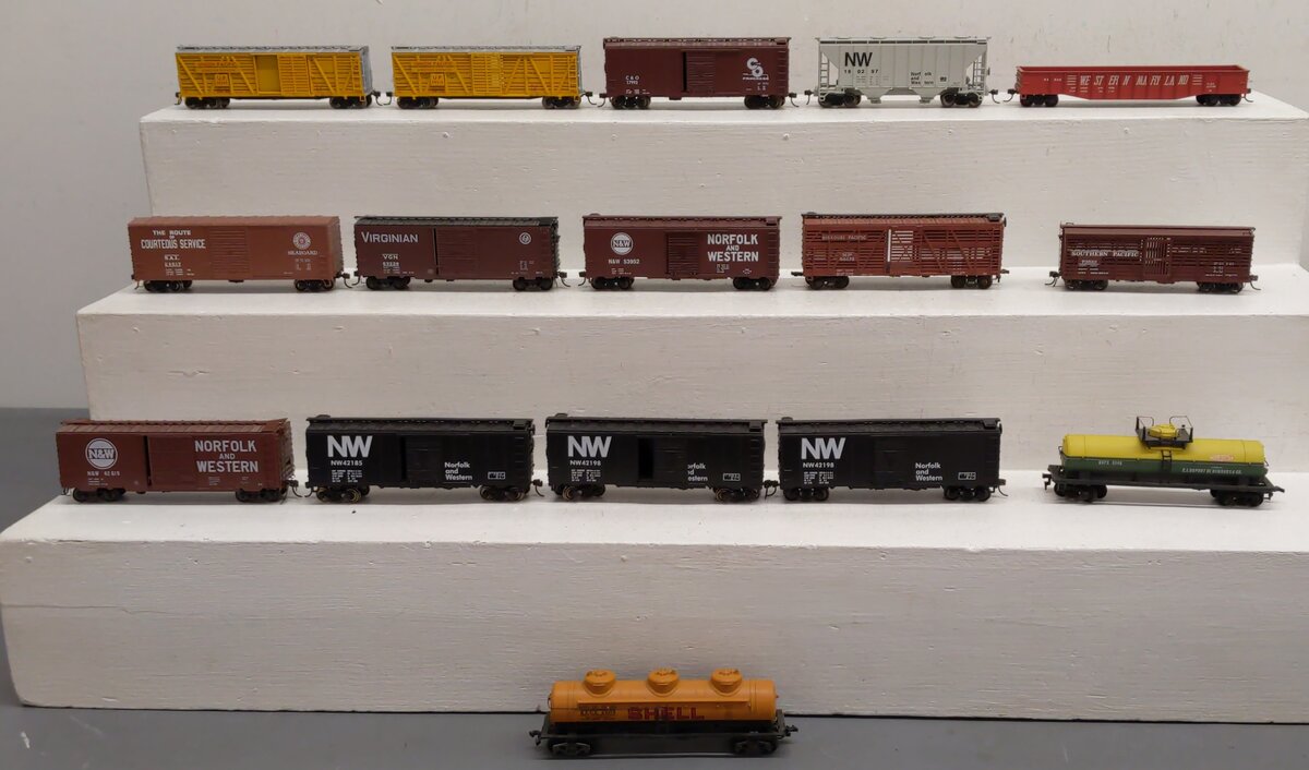 Tyco & Other HO Assorted Freight Cars [16] EX