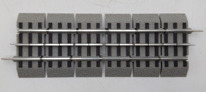 Lionel 6-12073 O 1-3/8" Straight FasTrack Section with Roadbed (6) EX