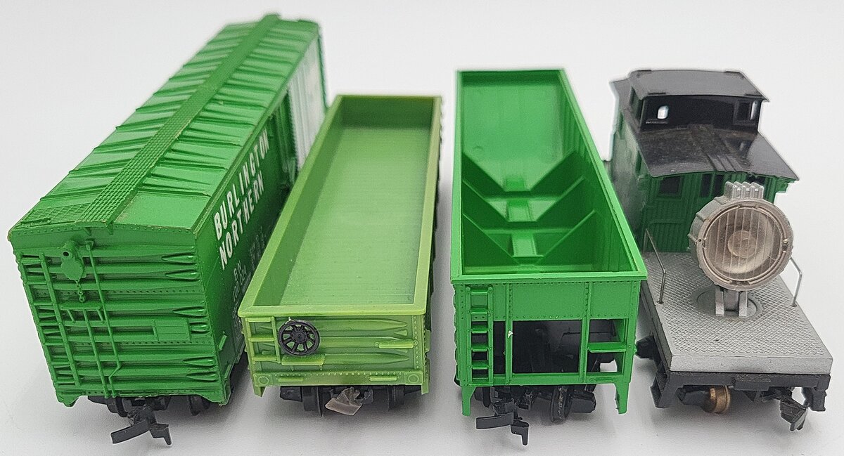 Tyco HO Scale Burlington Northern Assorted Freight Cars [4] VG