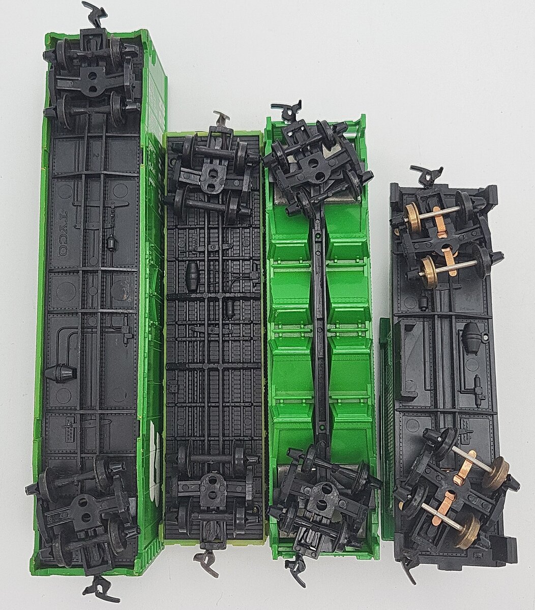 Tyco HO Scale Burlington Northern Assorted Freight Cars [4] VG