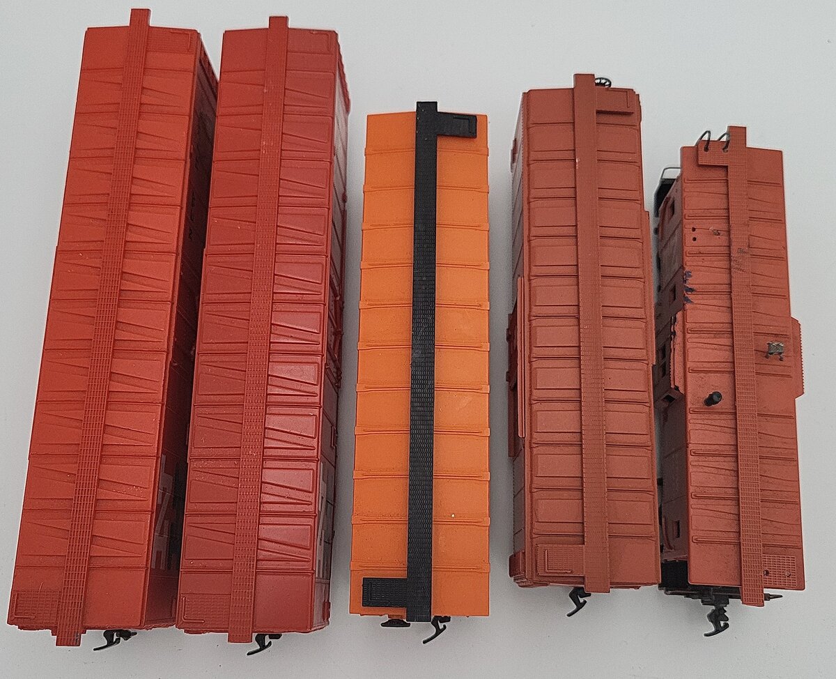 Tyco & Other HO New Haven Assorted Freight Cars: 520, 36100, 35688, 39288 [5] VG