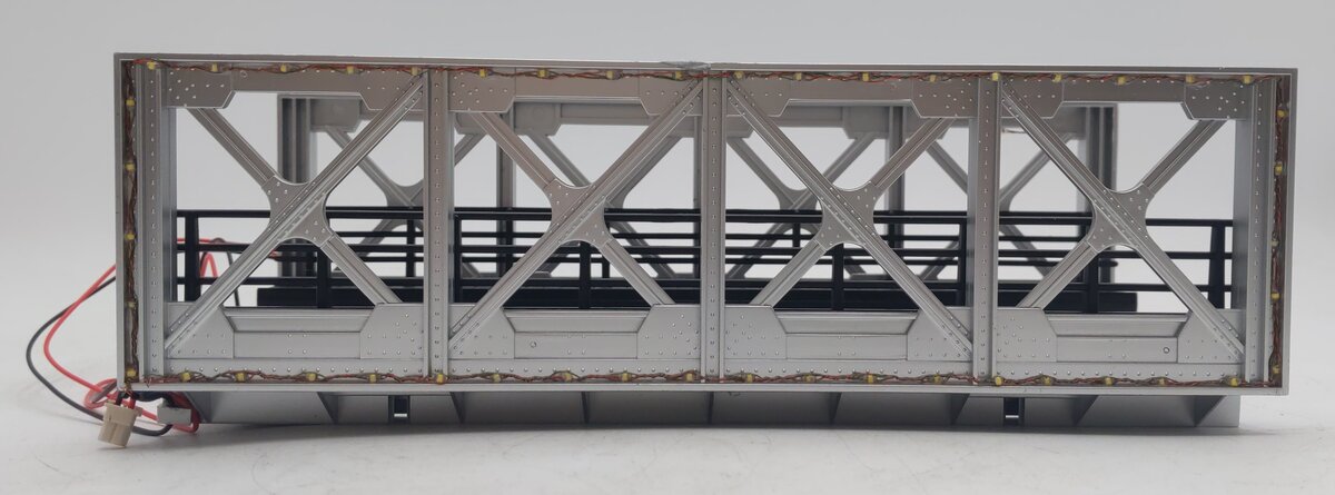 MTH 40-1118 O Gauge Bridge Girder with Operating White Lights - Silver/Box