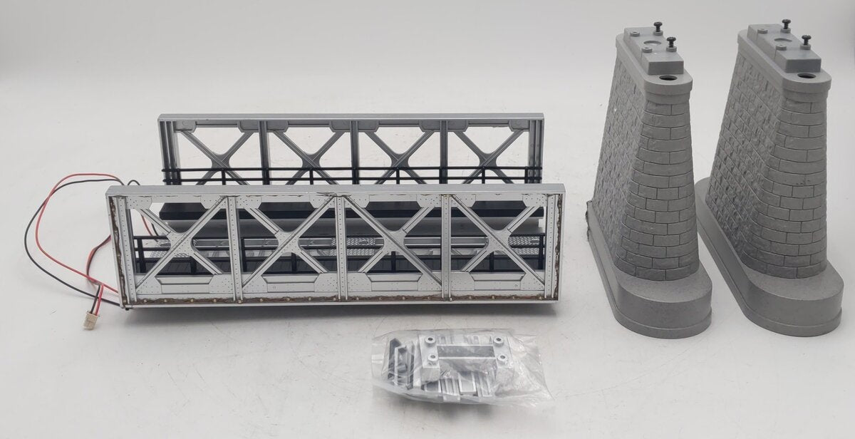 MTH 40-1118 O Gauge Bridge Girder with Operating White Lights - Silver/Box