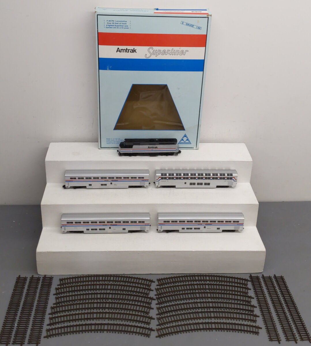 American Models Amtrak Superliner Phase 4 FP-40 S Gauge Diesel Train Set EX/Box