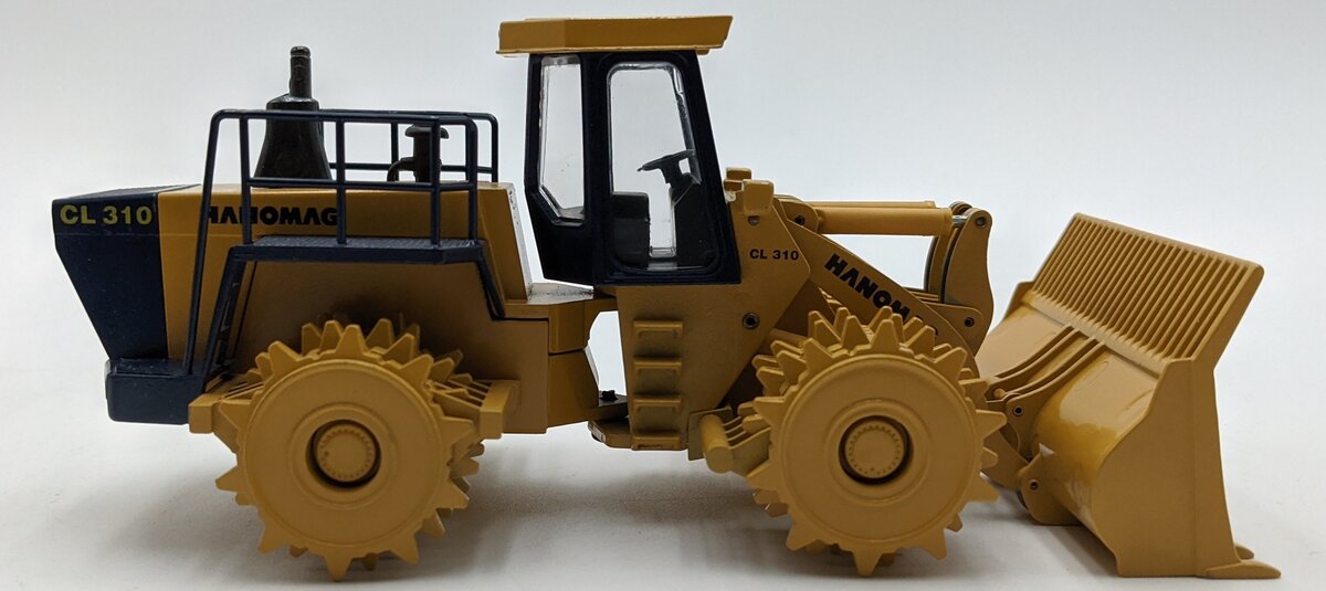 Conrad 2425 1:50 Hanomag CL 310 Compactor NIB