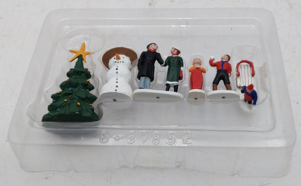 Lionel 6-37852 O Christmas People with Snowman and Christmas Tree (Set of 6) EX/Box