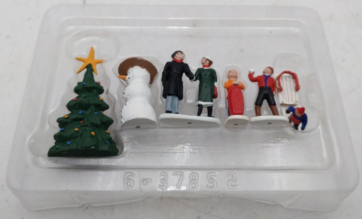 Lionel 6-37852 O Christmas People with Snowman and Christmas Tree (Set of 6) EX/Box