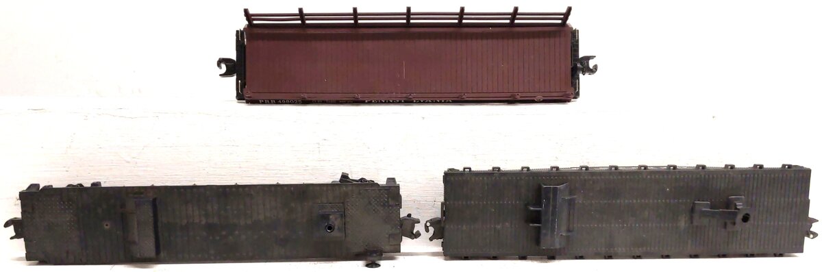 Assorted O Gauge Freight Cars: 498025, 17502, 499706 [3] EX