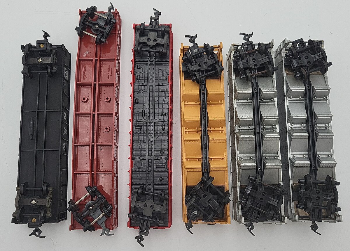 Lima & Other HO Scale Assorted Freight Cars: 750, 2610, 505, 83116, 344304 [6] VG