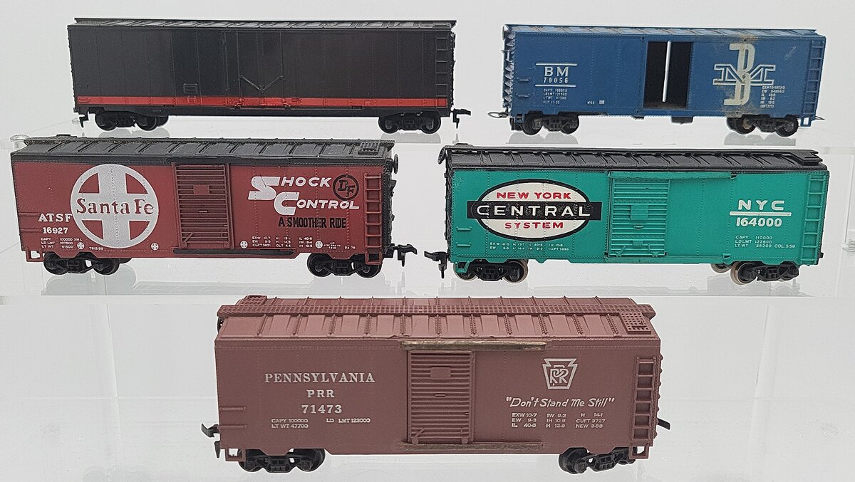 Mantua & Other HO Scale Assorted Boxcars: 164000, 70056, 71473, 16927 [5] VG