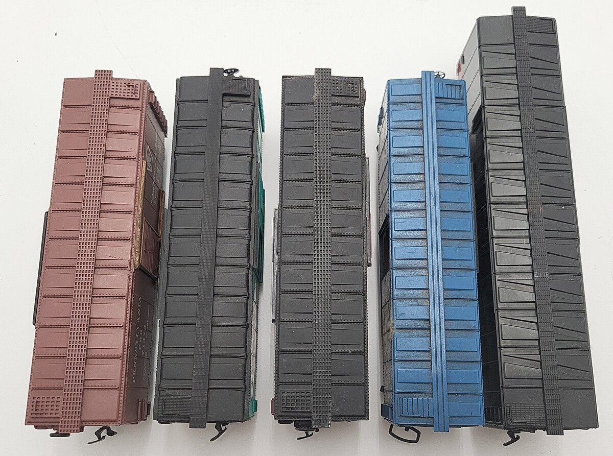 Mantua & Other HO Scale Assorted Boxcars: 164000, 70056, 71473, 16927 [5] VG