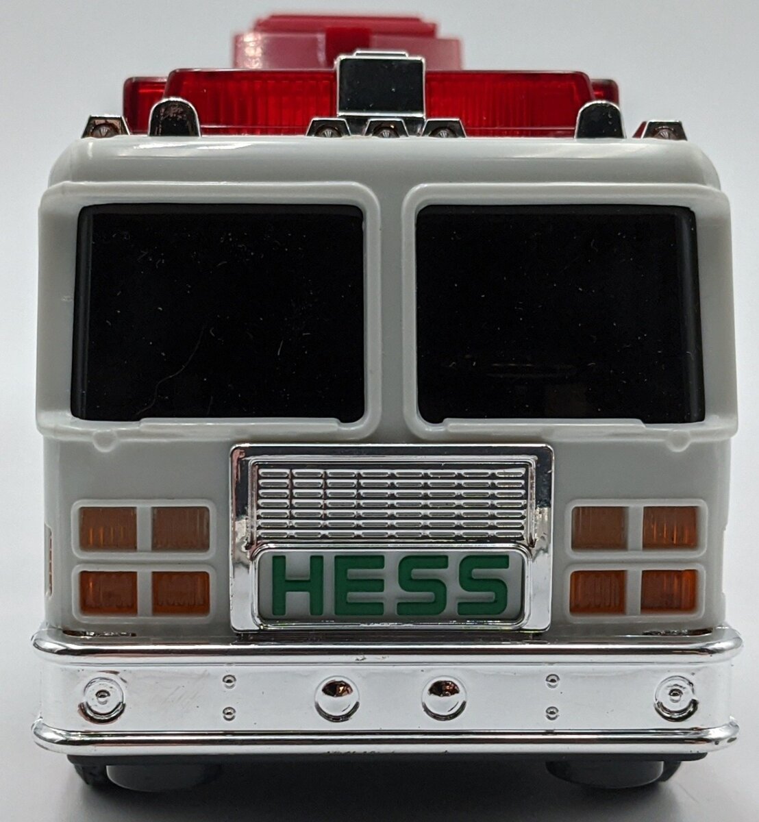 Hess 2000 Die Cast Fire Truck w/Heavy Duty Extension Ladder NIB