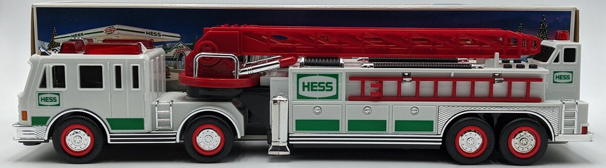 Hess 2000 Die Cast Fire Truck w/Heavy Duty Extension Ladder NIB