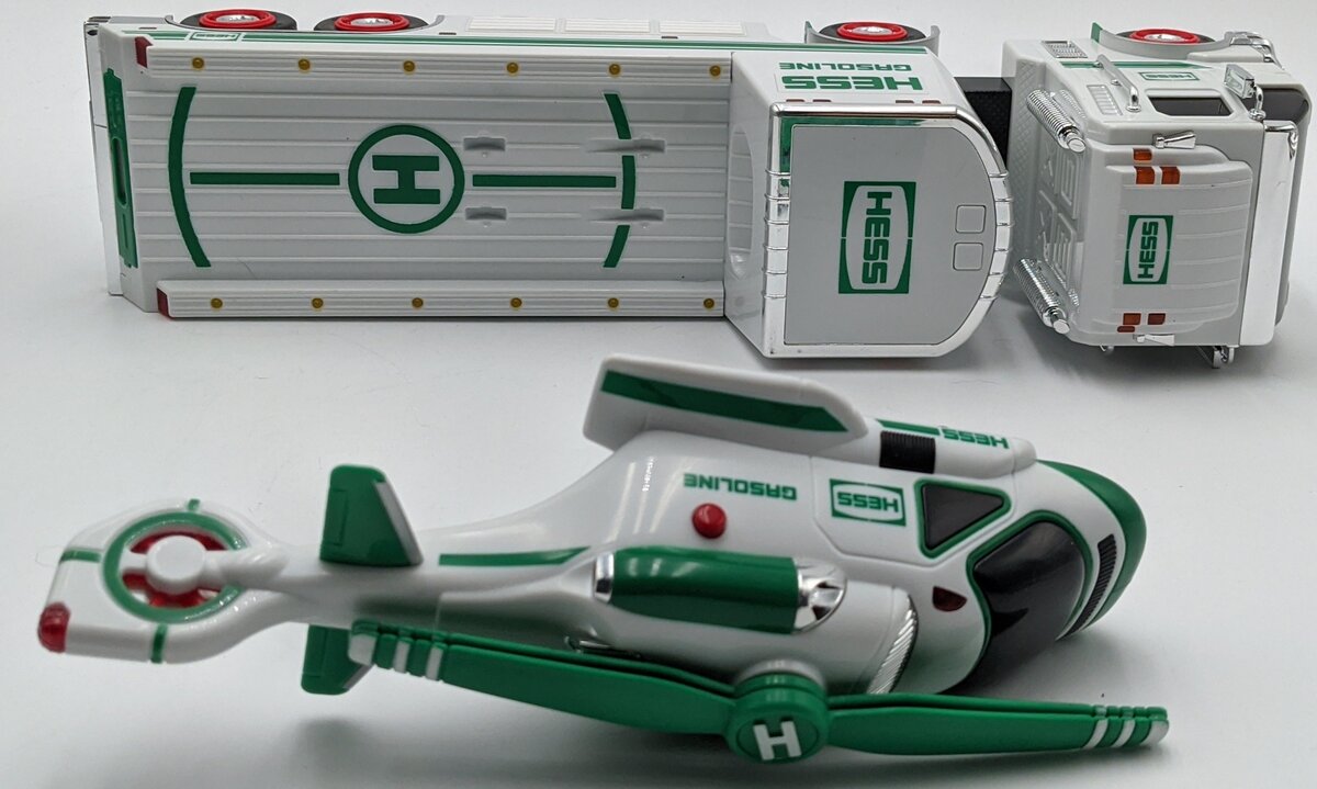 Hess 2006 Diecast Toy Truck & Helicopter w/Ramp EX/Box
