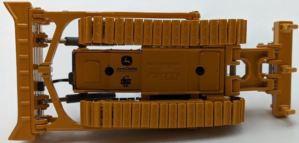 Ertl 15703 1:50 John Deere 850J Crawler Dozer NIB