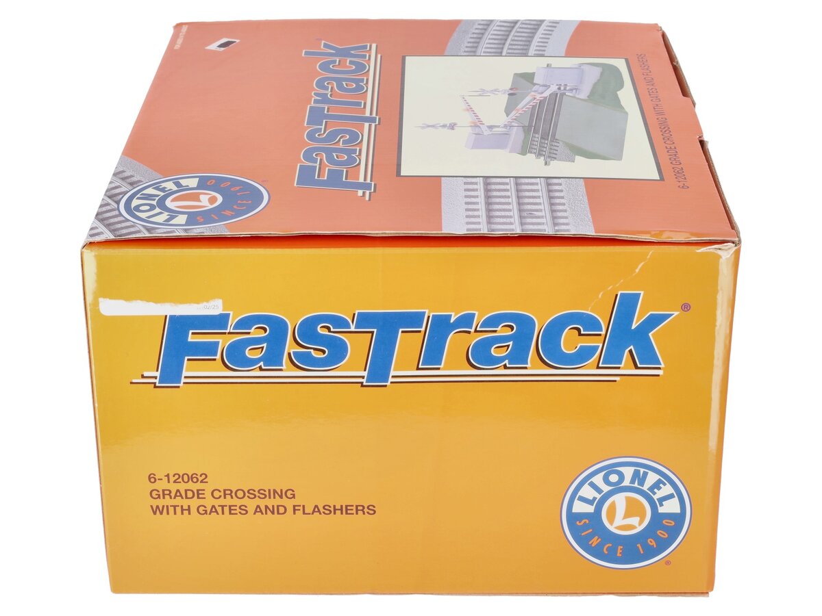 Lionel 6-12062 O Grade Crossing With Gates & Flashers EX/Box