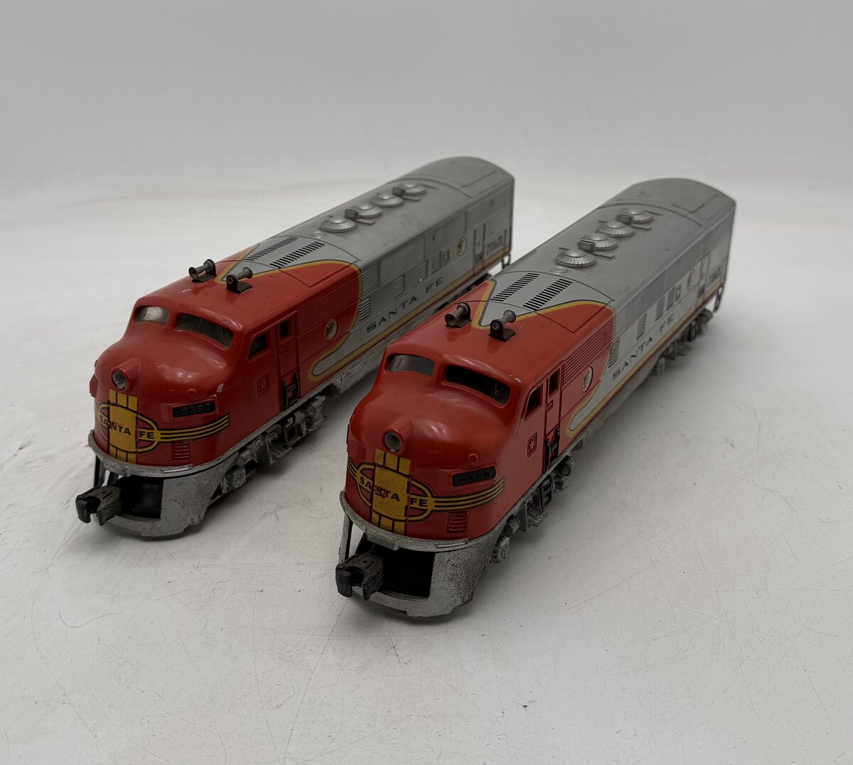 Lionel 2353 Vintage O Santa Fe F-3 AA Diesel Locomotive Set #2353 VG