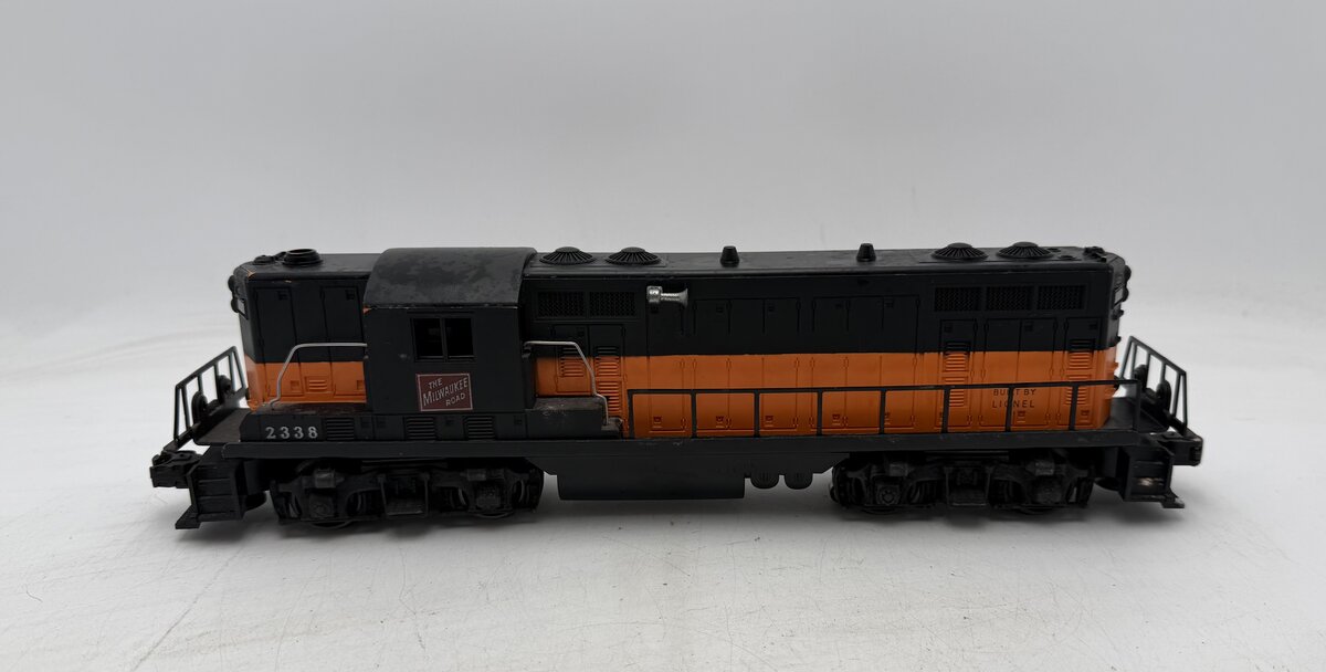 Lionel 2338 Vintage O Gauge Milwaukee Road Powered GP-7 Diesel Locomotive VG