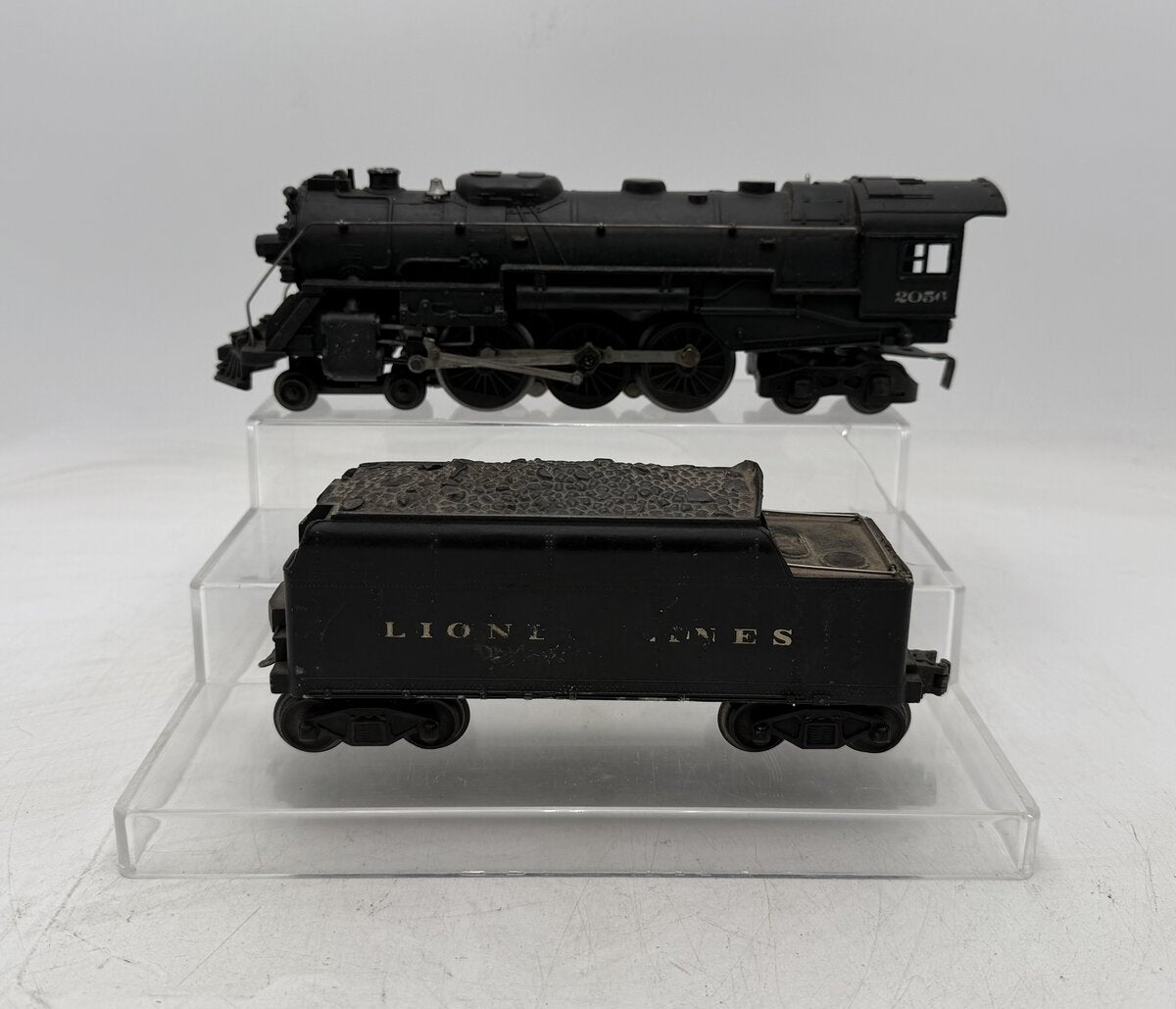Lionel 2056 Vintage O 4-6-4 Steam Locomotive w/6466WX Tender VG