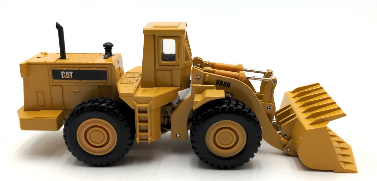 Ertl 2435 1:50 Scale Mighty Movers Caterpillar 988B Wheel Loader EX/Box
