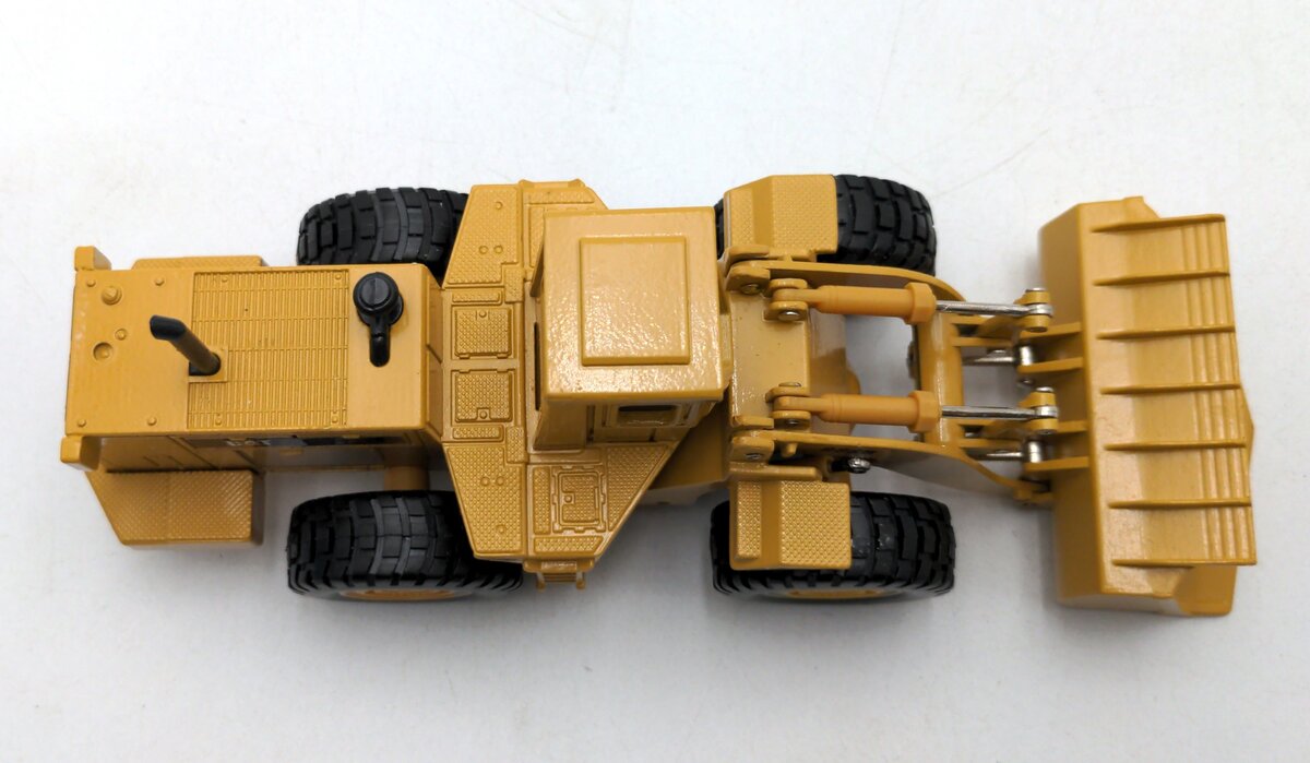 Ertl 2435 1:50 Scale Mighty Movers Caterpillar 988B Wheel Loader EX/Box