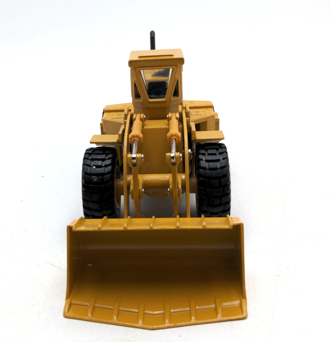 Ertl 2435 1:50 Scale Mighty Movers Caterpillar 988B Wheel Loader EX/Box