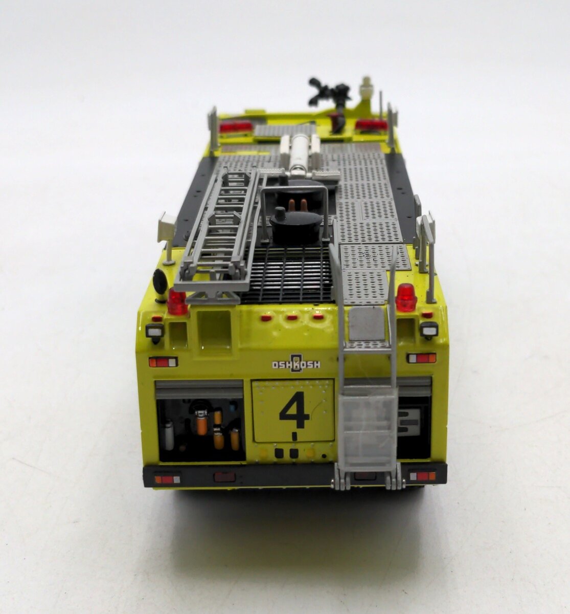 TWH Collectibles 078-01091 1:50 Scale Oshkosh Striker 3000 Airport Truck - YVR EX