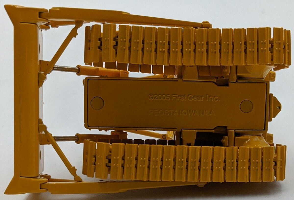 First Gear 50-3059 1:50 Scale International Harvester TD-15 Crawler Dozer NIB