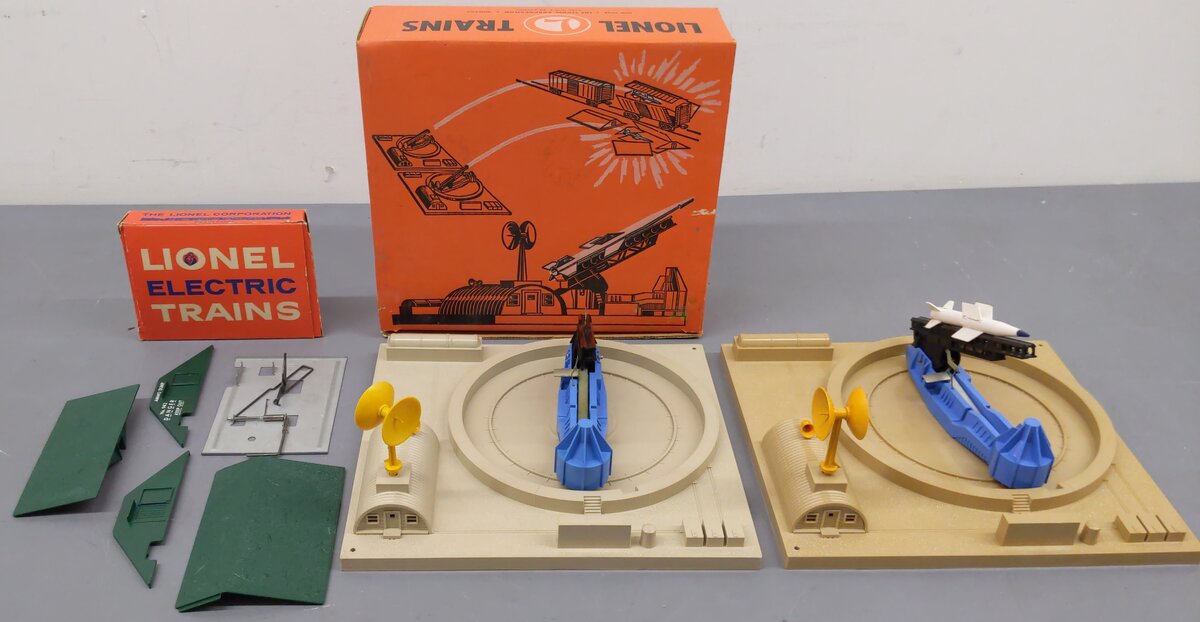 Lionel 443 Vintage O Missile Launching Platform w/Exploding Ammunition Dump [2] VG/Box