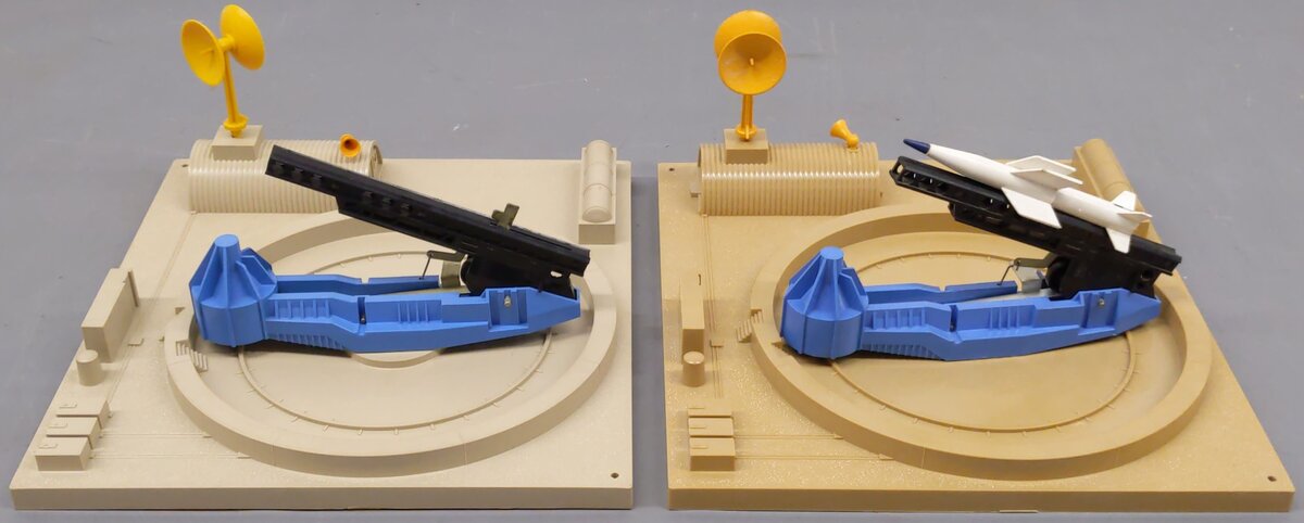 Lionel 443 Vintage O Missile Launching Platform w/Exploding Ammunition Dump [2] VG/Box