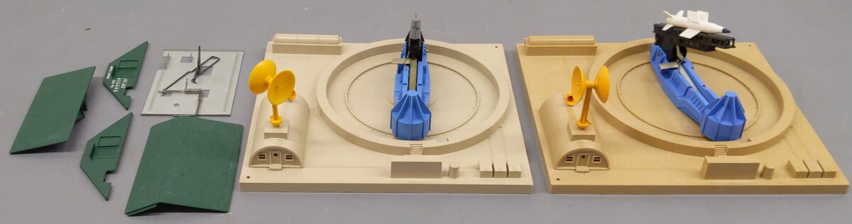Lionel 443 Vintage O Missile Launching Platform w/Exploding Ammunition Dump [2] VG/Box