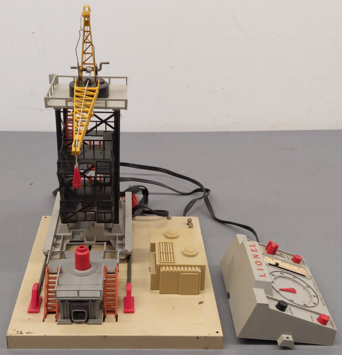 Lionel 175 Vintage O Operating Rocket Launcher Platform VG