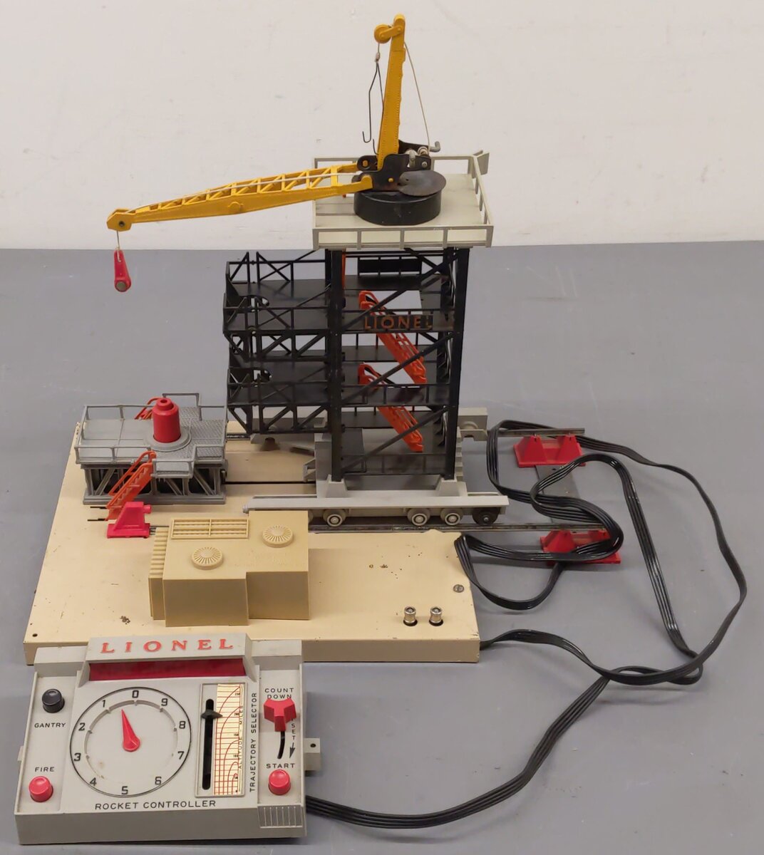 Lionel 175 Vintage O Operating Rocket Launcher Platform VG