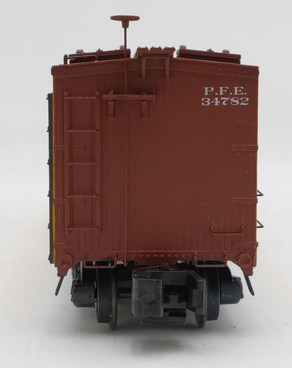S-Helper 00499 S Gauge Southern Pacific PFE Reefer Car #34782 EX/Box